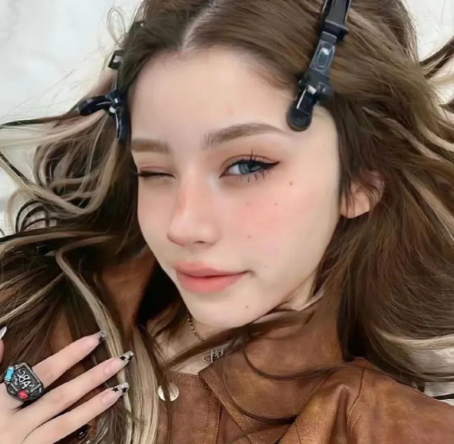 "女毕业生"